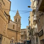 Apartment With Private Yard And Fast Wifi