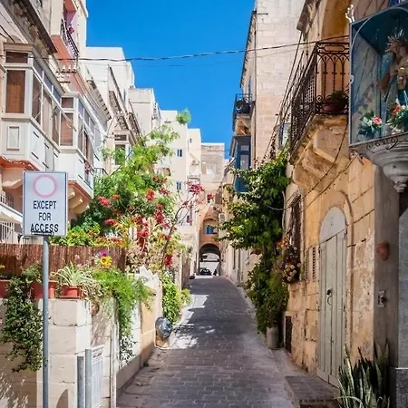 With Private Yard And Fast Wifi *