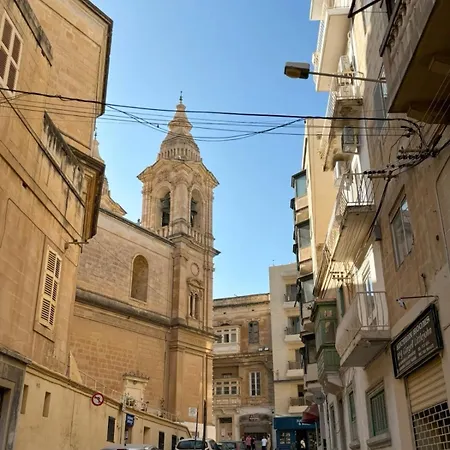 Apartman With Private Yard And Fast Wifi