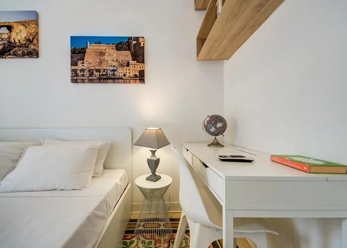 With Private Yard And Fast Wifi Apartment *