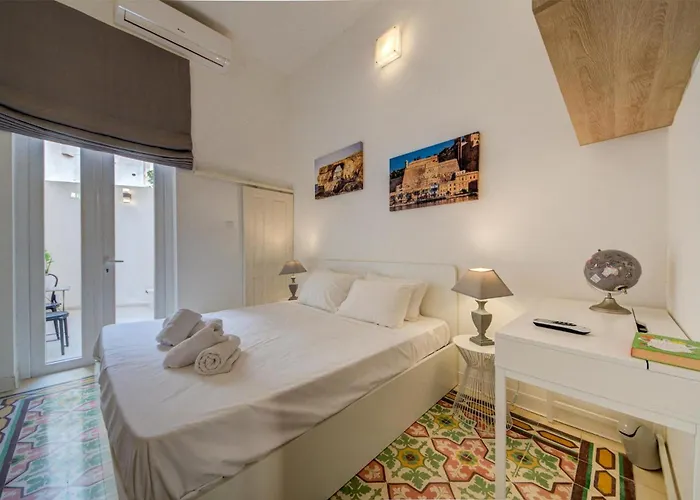 With Private Yard And Fast Wifi Apartman