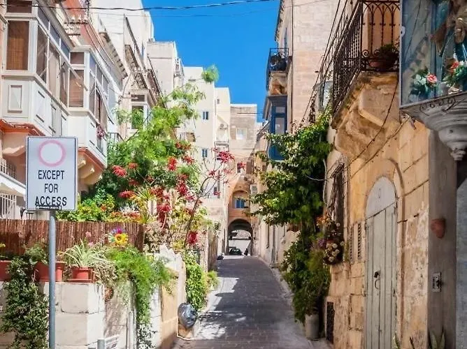 With Private Yard And Fast Wifi *